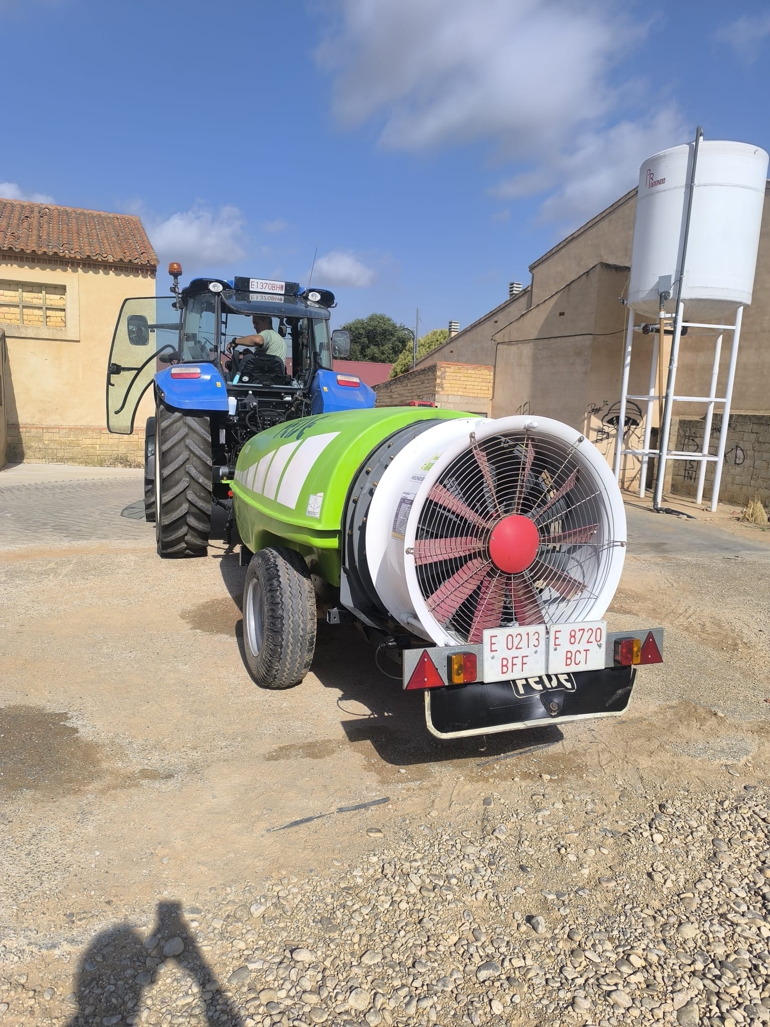 Maquinaria de pulverización agrícola revisada